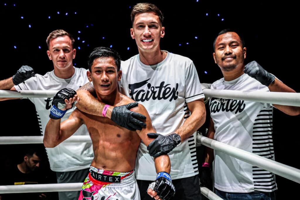 เพชรสาม